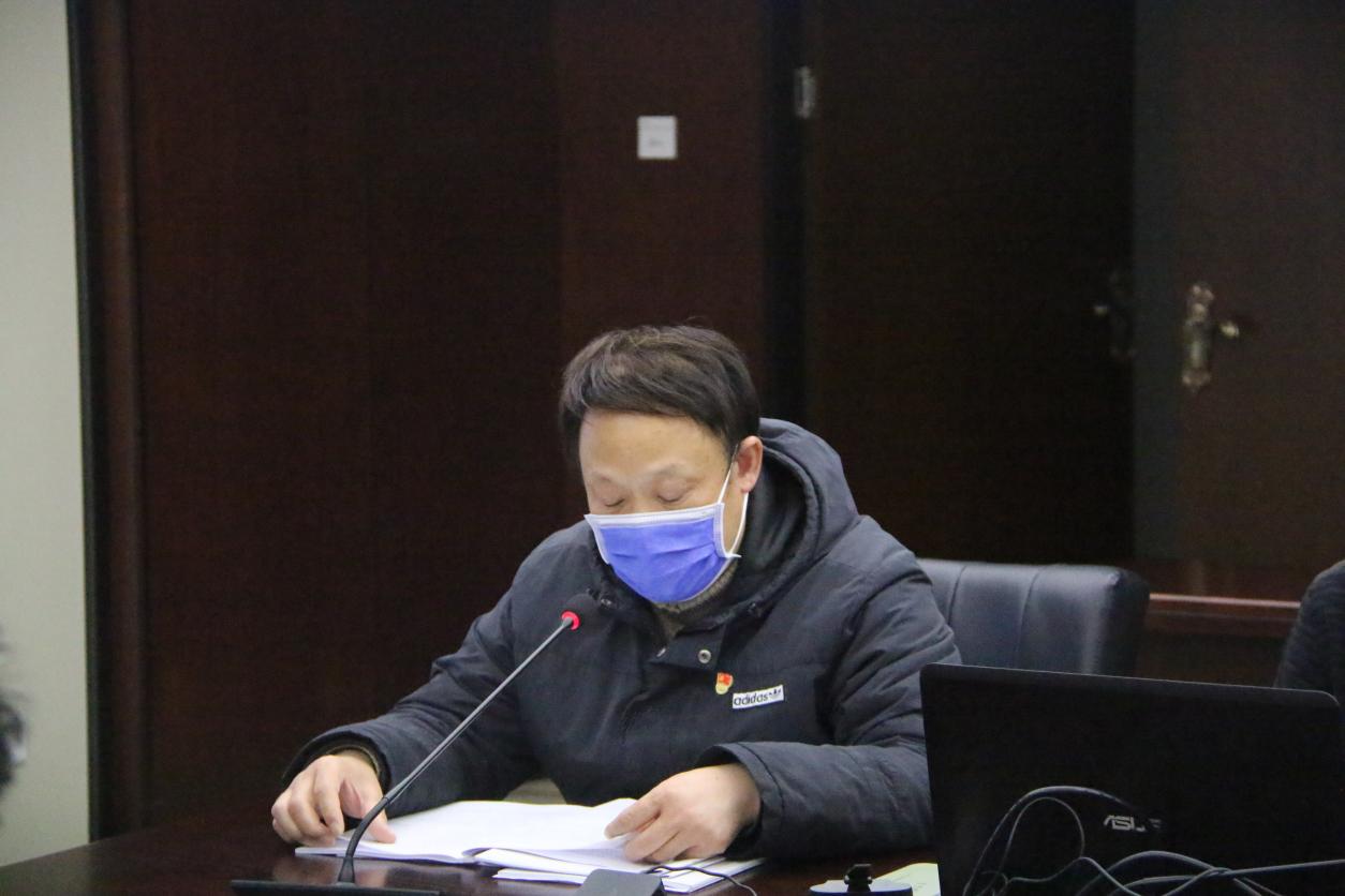 熊峰做總結(jié)發(fā)言.jpg 熊峰做總結(jié)發(fā)言.jpg