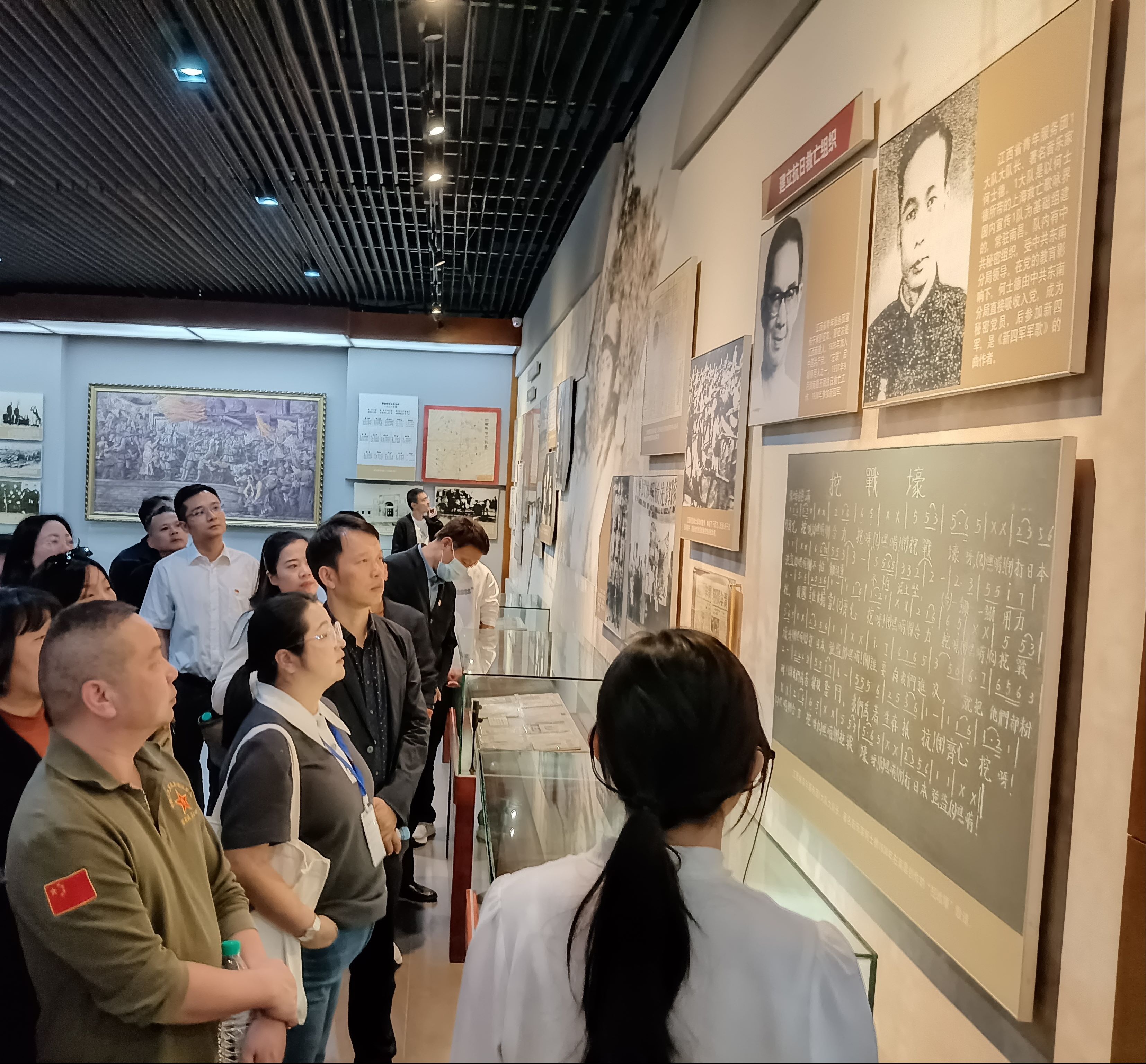 1參觀展廳陳列.jpg 1參觀展廳陳列.jpg
